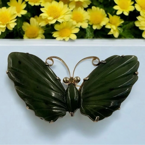 Carved Nephrite Butterfly Brooch Pin, Gold Vermeil Over Sterling, Makers Mark - Picture 6 of 8